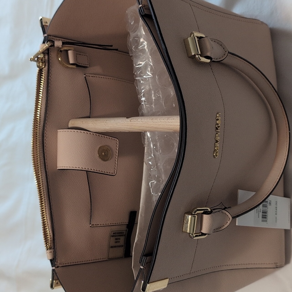 Calvin Klein Raelynn Light Pink  Medium Saffiano Satchel Bag Style: H9AD19DVdt5 - Picture 9 of 13